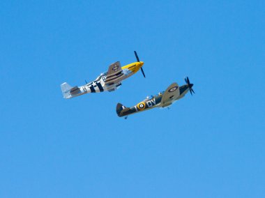 Spitfire ve mustang uçaklar