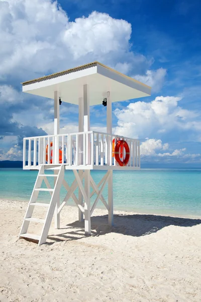 ボラカイ島のビーチの見張り塔 — ストック写真