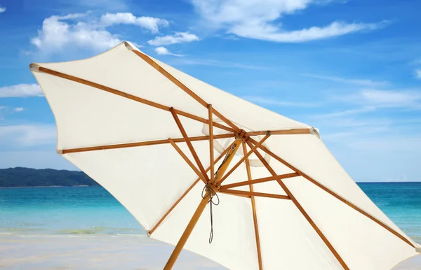 Umbrela plaja — Fotografie, imagine de stoc