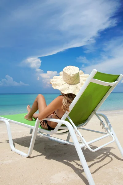 Woman relaxing on a beach — Stock Photo, Image