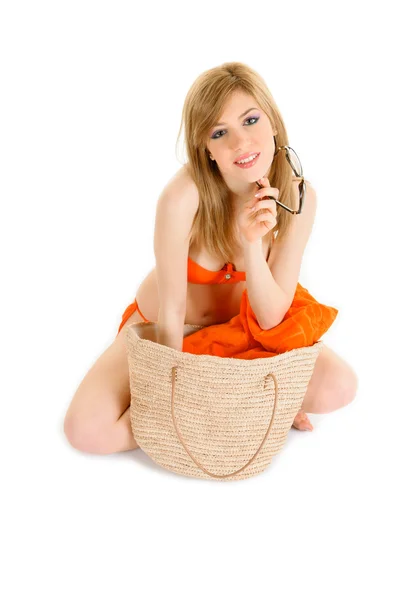 Młoda kobieta w bikini pomarańczowy — Zdjęcie stockowe