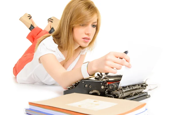 Junge Studentin mit Halten-Schreibmaschine — Stockfoto