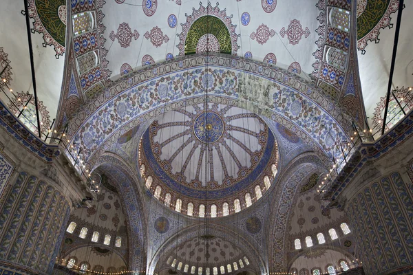 Binnenaanzicht van sultanahmet moskee, istanbul, Turkije — Stockfoto
