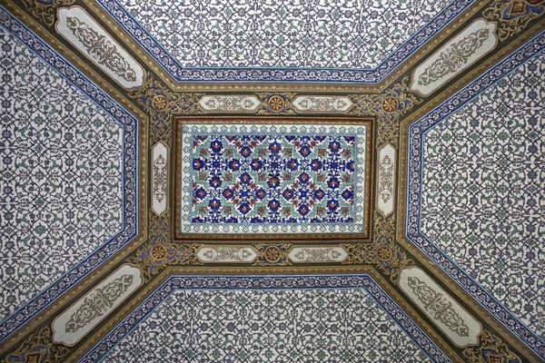 平铺的天花板在托普卡匹宫，伊斯坦布尔，土耳其 — 图库照片