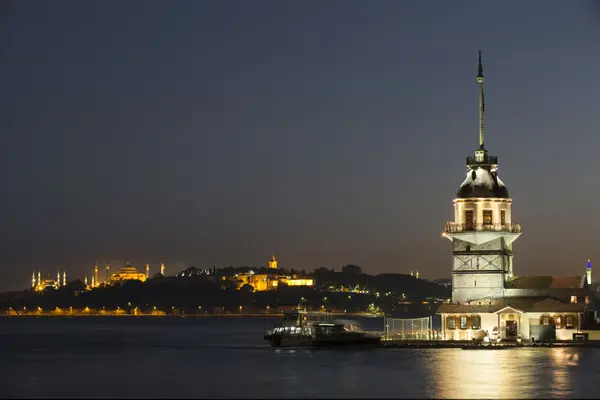 Maiden tower, istanbul, Turkiet — Stockfoto