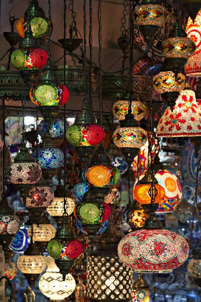 Opknoping lantaarns, de grand bazaar, istanbul, Turkije — Stockfoto