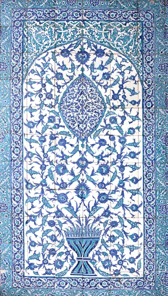 Kakel panel i hatice turhan sultan turbeh, istanbul, Turkiet — Stockfoto