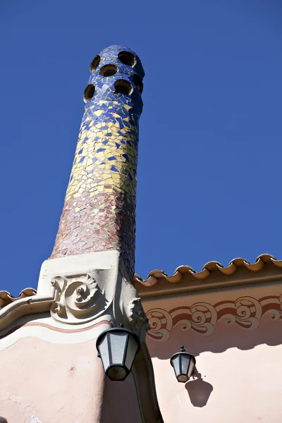 Tiles on chimney in Parc Guell — Stock Photo, Image