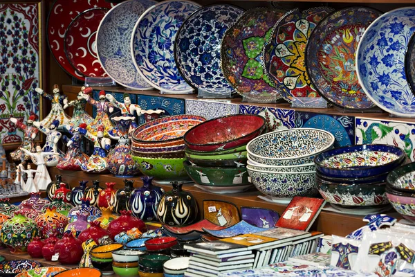 Toeristische souvenirs in de Egyptische bazaar — Stockfoto