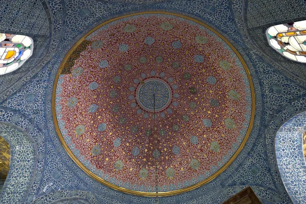 Tiled ceiling in Topkapi Palace, Istambul, Turquia — Fotografia de Stock