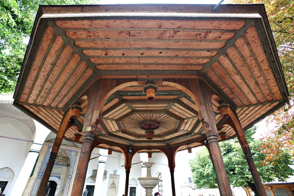 Patrones de techo de mezquita fuente, Bascarsija, Sarajevo — Foto de Stock
