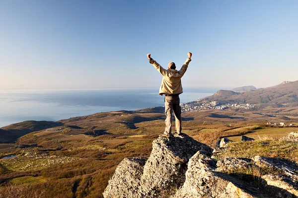 Man on the top of the mountain — Stock Photo, Image