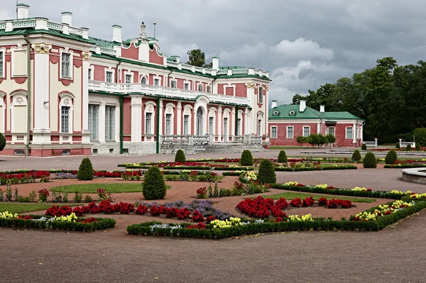 Palace i kadriorg trädgård — Stockfoto