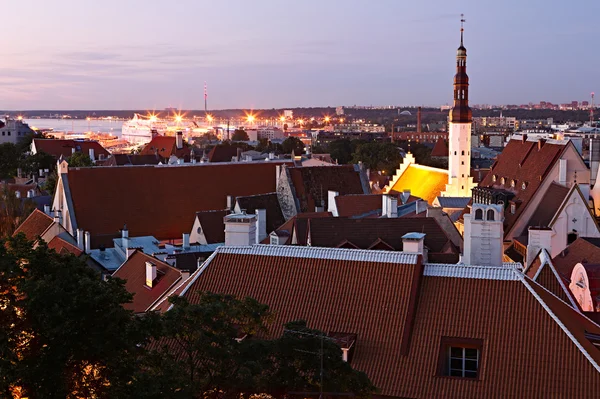 Vue panoramique du centre historique de Tallinn — Photo