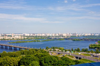 Kyiv, Dinyeper Nehri ve alan darnitsa üzerinde ukrain.view