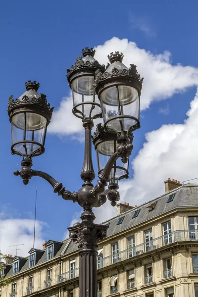 Lampadaire rétro métallique à Paris, France — Photo