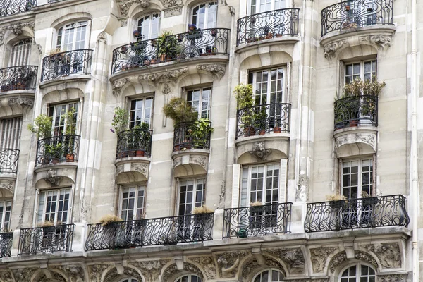 Arquitetura típica parisiense, França — Fotografia de Stock