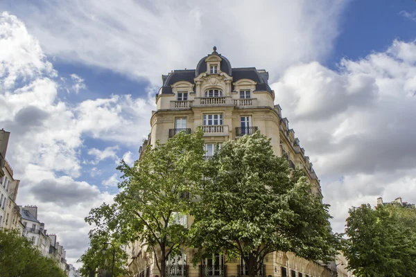Typowy paryski architektura, Francja — Zdjęcie stockowe