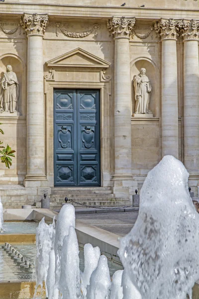 在法国，巴黎索邦大学入口处 — 图库照片
