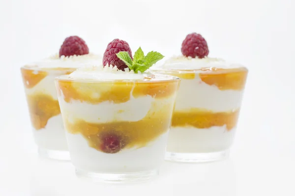 Dessert in bicchieri piccoli — Foto Stock