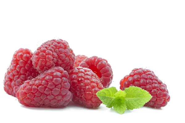 新鲜树莓与薄荷叶 — 图库照片