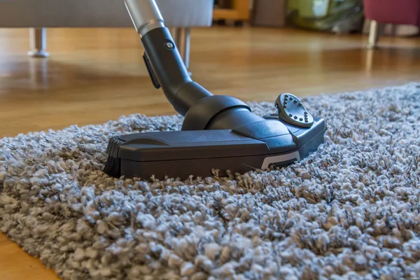 Vacuum cleaner to tidy up the living room — Stock Photo, Image