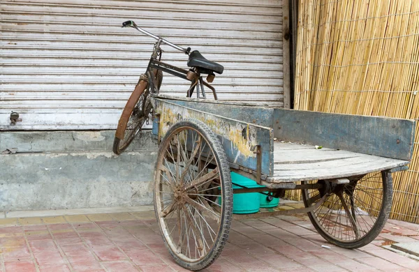 Régi Kerékpár utánfutó-Delhi, India — Stock Fotó