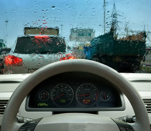 Atasco de tráfico en una tormenta — Foto de Stock