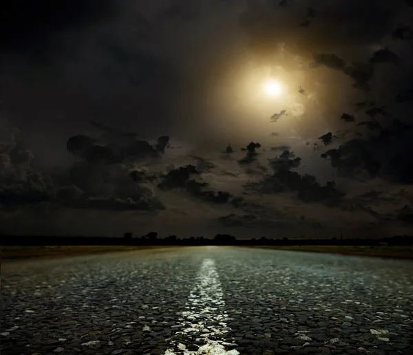夕日と道路 — ストック写真