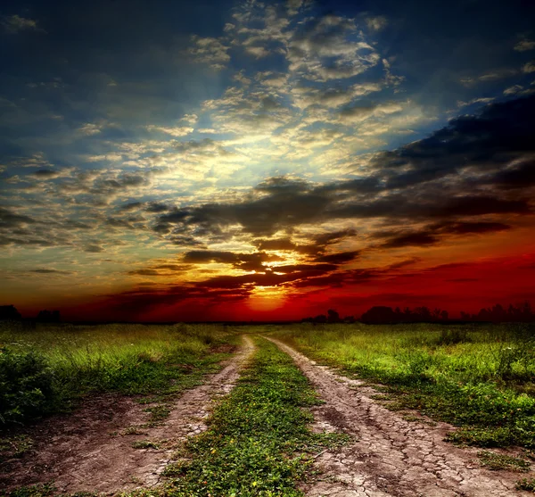 Strada di campagna e tramonto — Foto Stock