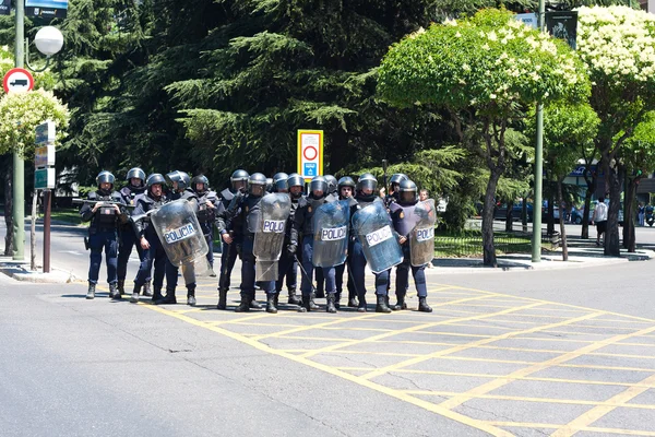 Policiais tumultos — Fotografia de Stock