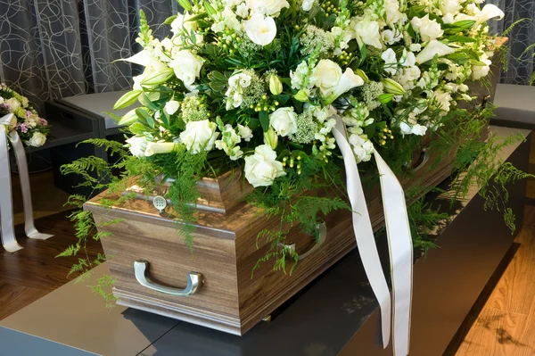 Cercueil à la morgue — Photo