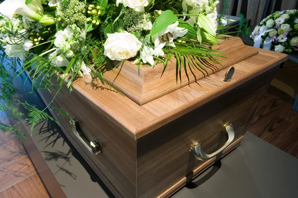 Coffin en la morgue — Foto de Stock