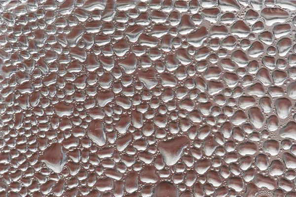 Wassertropfen auf der Glasoberfläche. — Stockfoto
