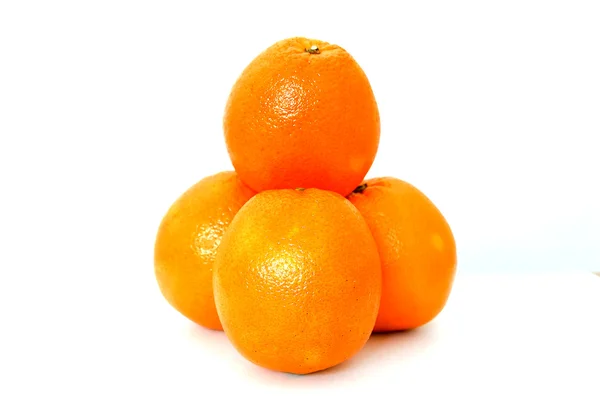 Narancs elszigetelt fehér alapon — Stock Fotó
