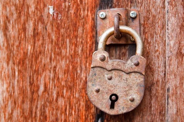 La vieja llave antigua se ha bloqueado — Foto de Stock