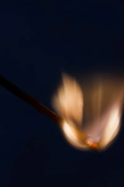 Matchstick de madera encendiendo —  Fotos de Stock
