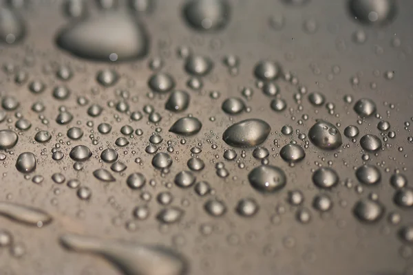 Gotas de agua en superficies metálicas . —  Fotos de Stock