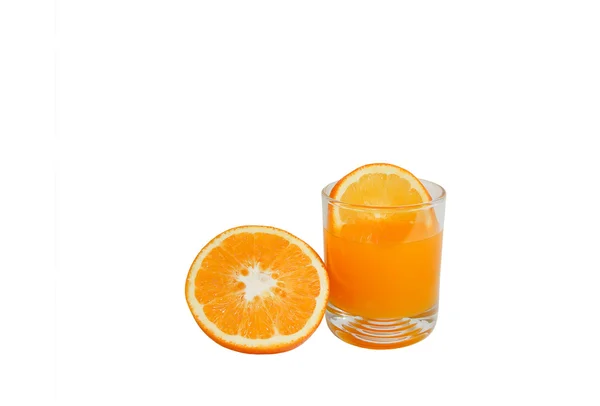 하얀 배경에 고립 된 오렌지 — 스톡 사진