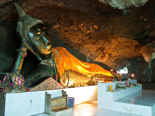 Fekvő Buddha a Chomphon-Barlang — Stock Fotó