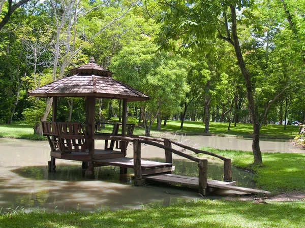 Houten paviljoen — Stockfoto