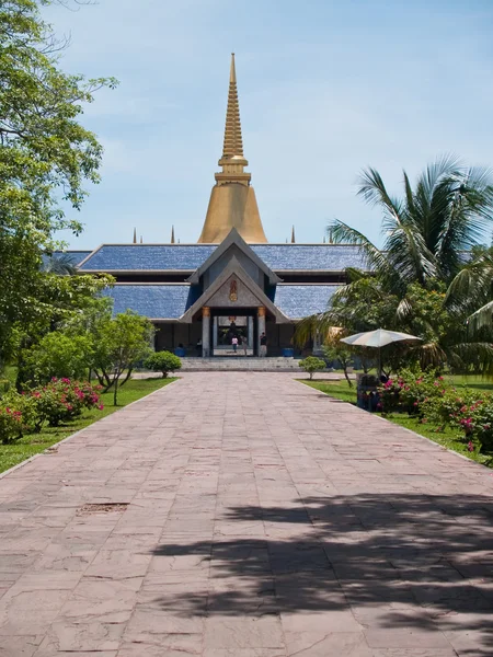 Dokuz uç pagoda için giriş — Stok fotoğraf