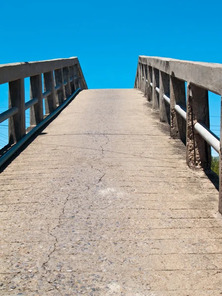 Kleine betonnen brug — Stockfoto