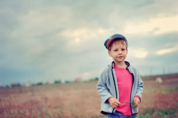 Chlapec v čepici. — Stock fotografie