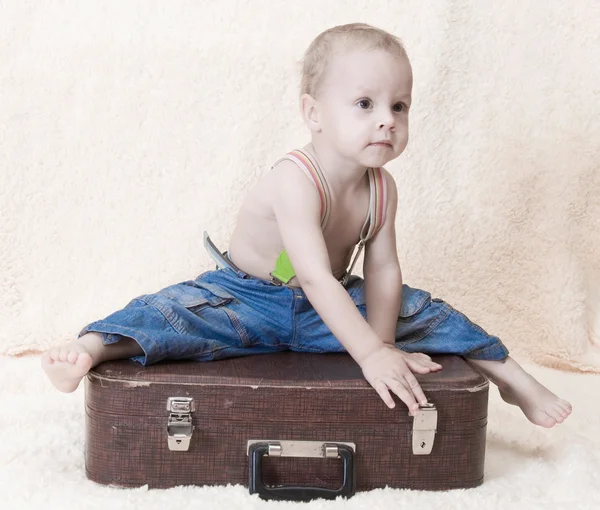 Bambino e valigia — Foto Stock