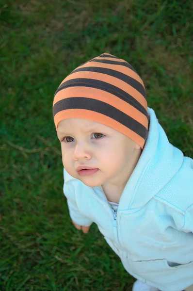 Дитина в шапці — стокове фото