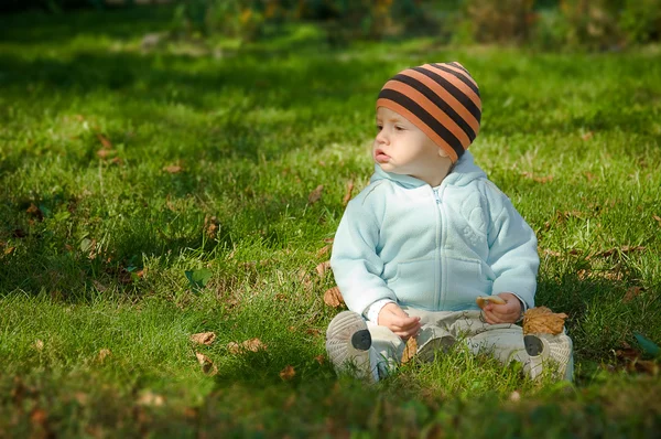 Ребенок в кепке — стоковое фото