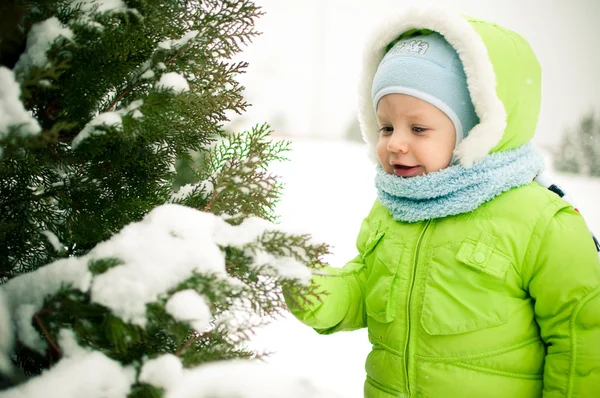 Het kind op sneeuw Stockfoto