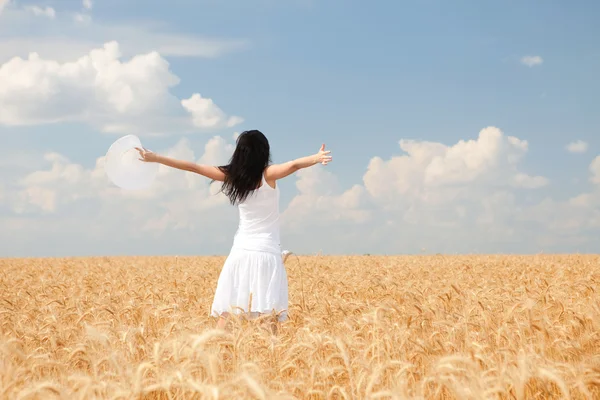 Woman in golden wheat — Stock Photo, Image