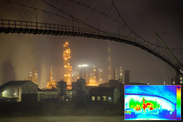 Теплове зображення нафтопереробного заводу — стокове фото